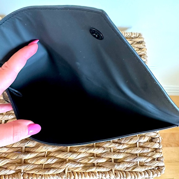 Givenchy pouch - Picture 2 of 3